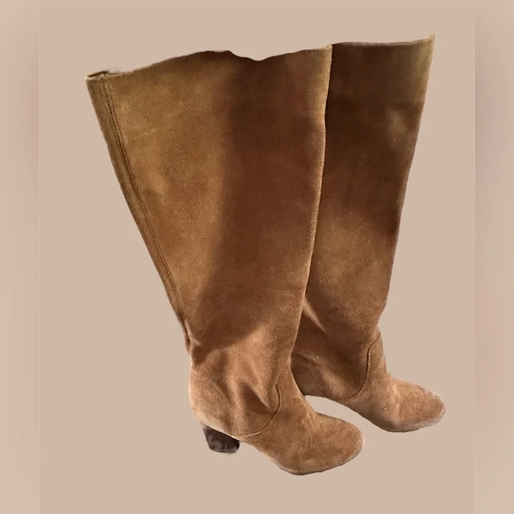 Michael Kors Women’s 6 Avery Suede Boot Pre-Loved Color: Acorn